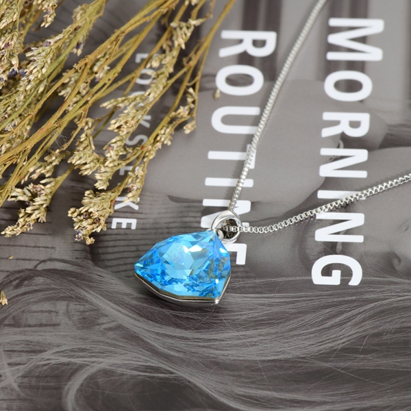 Picture of Unique Swarovski Element Platinum Plated Pendant Necklace