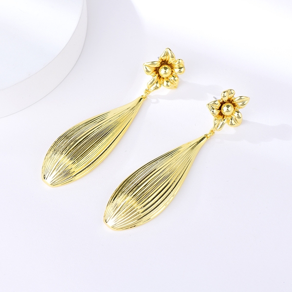 Picture of Zinc Alloy Gold Plated Dangle Earrings at Great Low Price