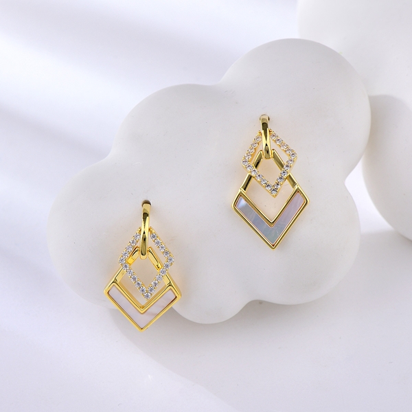 Picture of Designer Gold Plated Copper or Brass Dangle Earrings with Easy Return