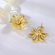 Picture of Dubai Gold Plated Big Stud Earrings in Exclusive Design