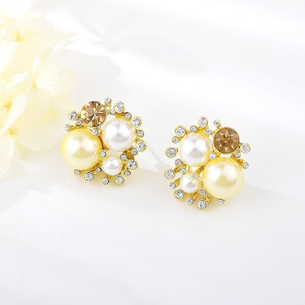 Picture of Zinc Alloy Gold Plated Stud Earrings from Certified Factory