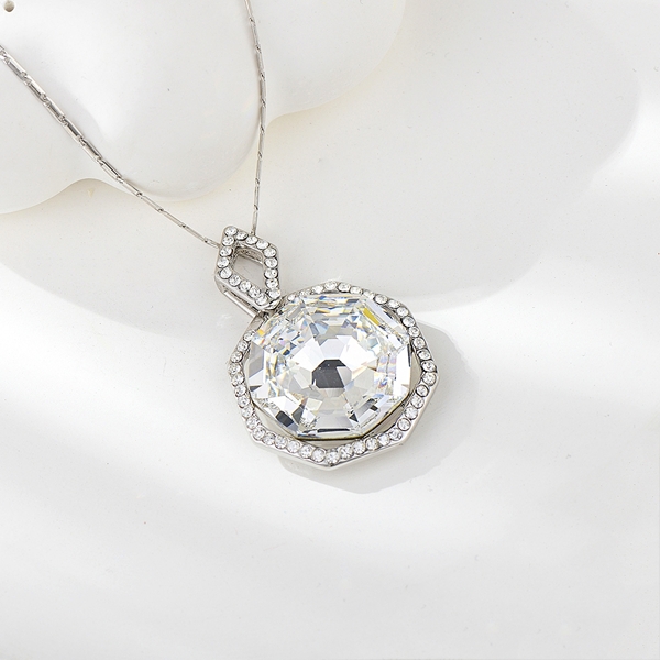 Picture of Pretty Swarovski Element Platinum Plated Pendant Necklace