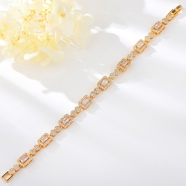 Picture of Small White Fashion Bracelet with Beautiful Craftmanship