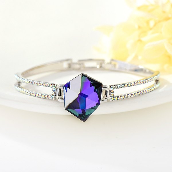 Picture of Staple Swarovski Element Zinc Alloy Fashion Bangle