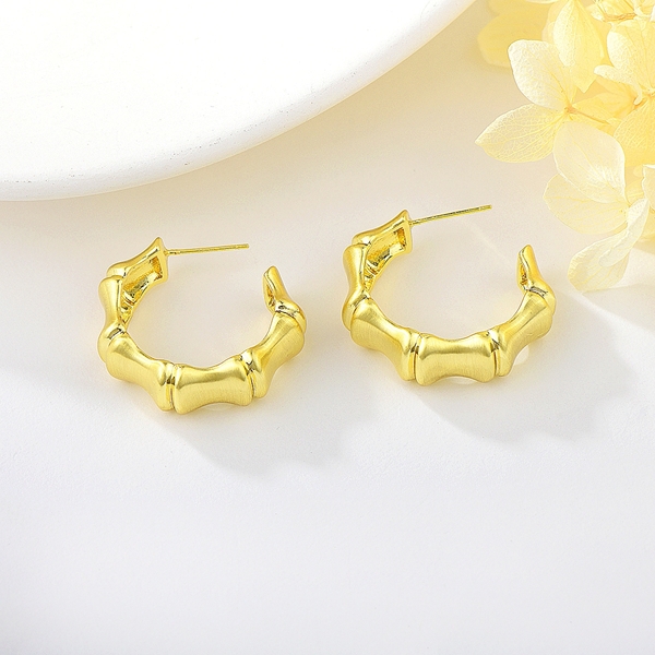 Picture of Dubai Gold Plated Stud Earrings of Original Design