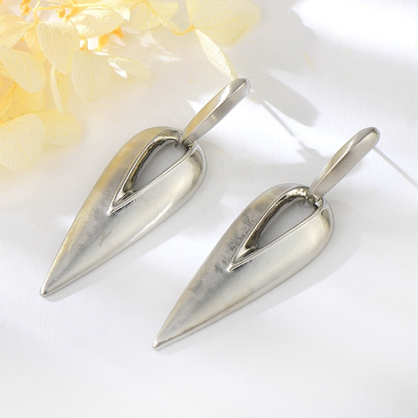 Picture of Low Cost Zinc Alloy Dubai Dangle Earrings with Low Cost