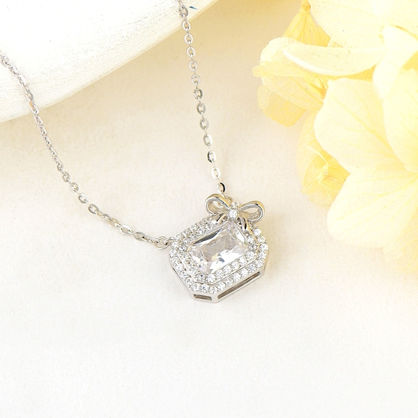 Picture of Nickel Free Platinum Plated White Pendant Necklace with No-Risk Refund